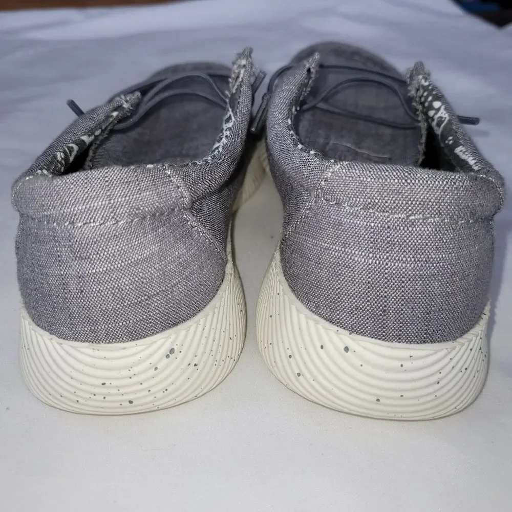 Crevo Size 4 Gray Casual Shoes